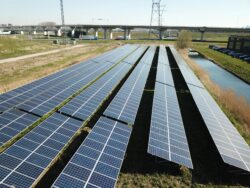 Solar Park Barendrecht FIRST BASE Parafusos de aterramento